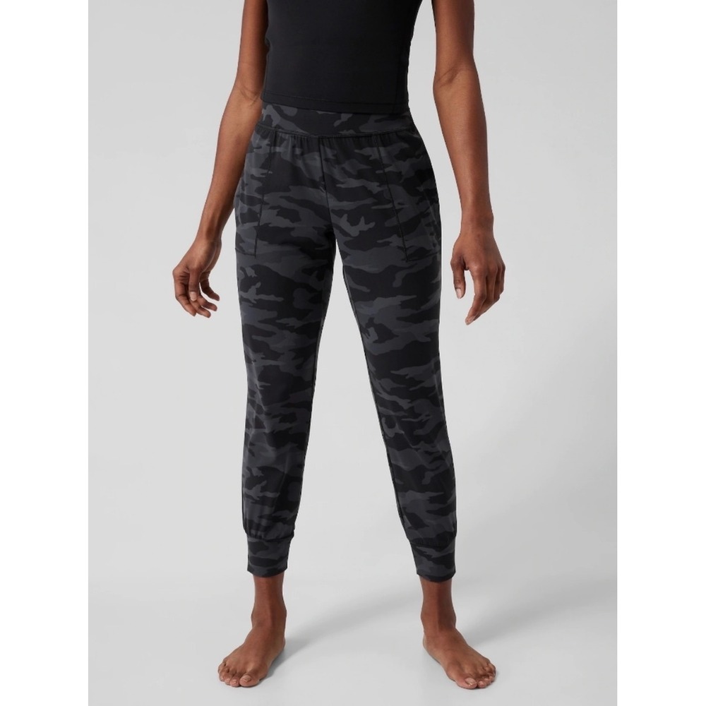 Athleta Camo Salutation Jogger Pants High Rise‎ XS Athleisure